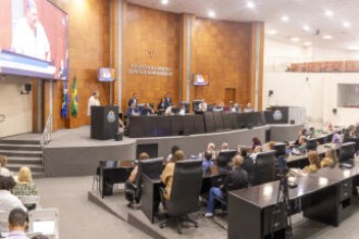 Deputados são contra fechamento da Santa Casa e cobram definição do Estado