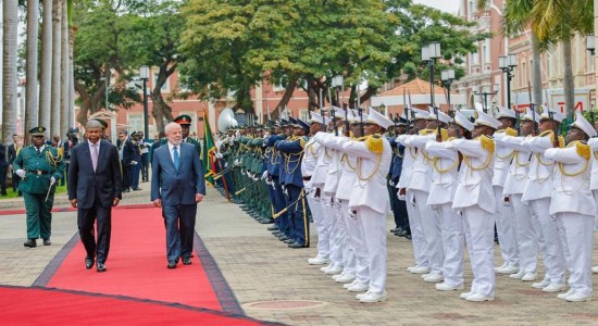 Lula anuncia programa para desenvolver agricultura de Angola