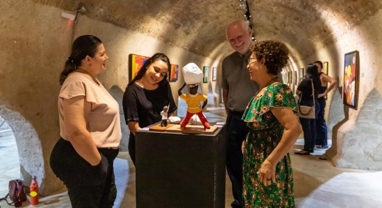 Exposição no Morro da Caixa D'Água celebra ícones da cultura cuiabana