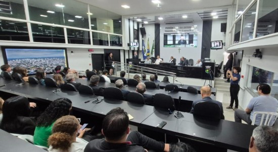 Vereadora Paula Calil homenageia líderes da CDL Cuiabá