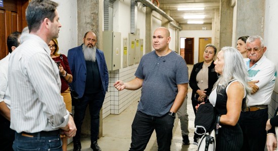 Promotor de Justiça, prefeito, secretários e diretores visitam novo espaço que vai concentrar serviços de saúde