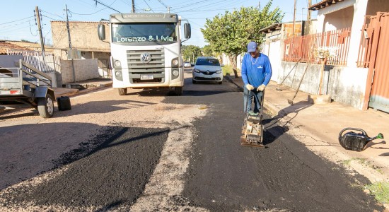 Mais de mil buracos são tampados em dois dias de operação no bairro Tijucal