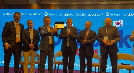 Em Seul, governador recebe homenagem da Abrapa pelo trabalho na abertura de mercados para o algodão de MT