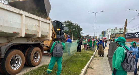 Avenida da FEB passa por grande operação de limpeza e revitalização