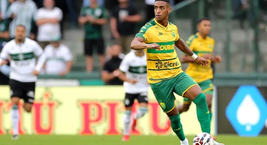 Cuiabá perde para o Coritiba em confronto direto na Série B