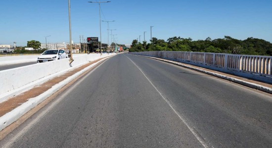 Ponte Júlio Müller recebe revitalização após mais de uma década sem manutenção