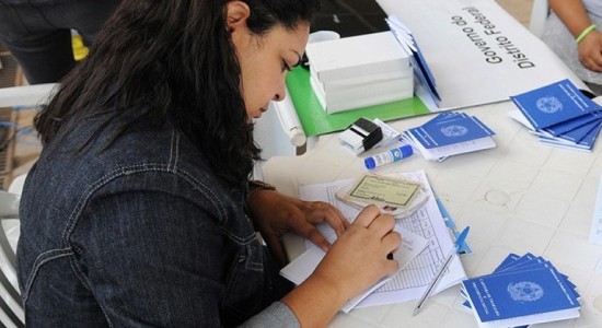 Desemprego no Brasil recua a 6,2%, o menor da série histórica iniciada em 2012