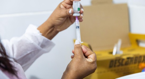 Cuiabá abre vacinação para toda população com 54 mil doses contra gripe em estoque