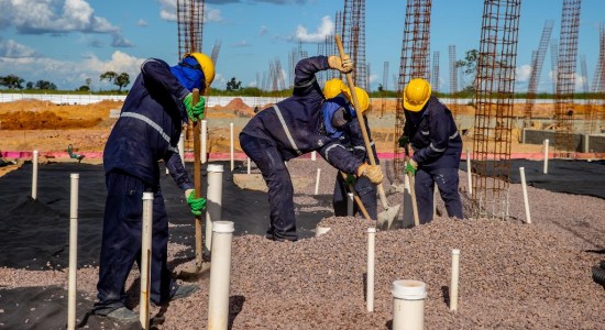 Mato Grosso cria mais de 32 mil vagas e tem serviços como motor do crescimento