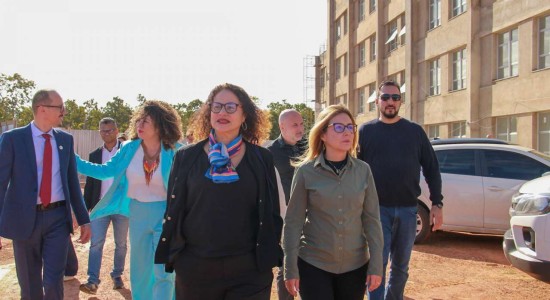 Prefeita Flávia Moretti recebe ministra e destaca avanço das obras em Várzea Grande