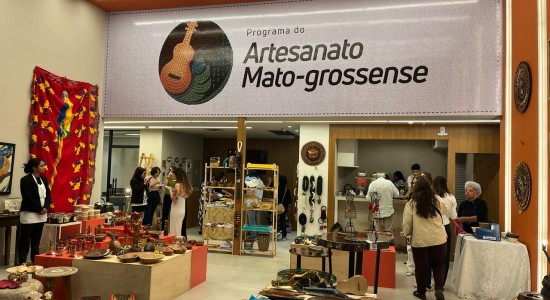 Artesãos de 14 cidades de MT ganham espaço gratuito para expor e vender suas peças em Cuiabá