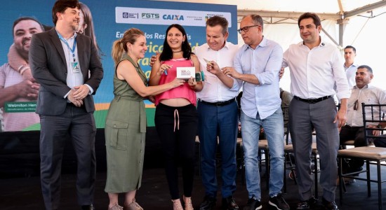 Governador “Com o dinheiro da entrada, estamos ajudando a realizar o sonho mais importante dessas famílias”