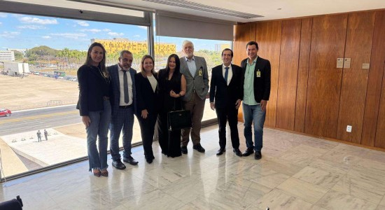 Prefeita Flávia Moretti vai a Brasília em busca de recursos para Várzea Grande