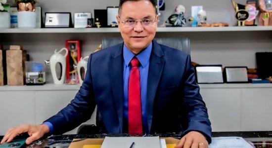 Quem precisa não pede, grita por socorro!