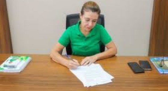 Várzea Grande entrega 444 títulos de propriedade aos moradores do 8 de Março