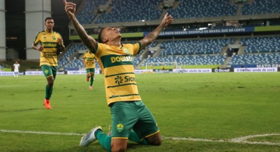 Cuiabá vence o Amazonas e volta ao G4 da Série B