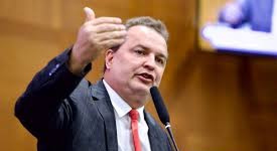 Russi classifica taxa de 50% ao Brasil decretada por Trump como “decisão louca”