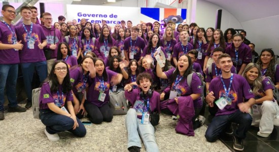 Estudantes selecionados para intercâmbio compartilham expectativas para viagem a Inglaterra