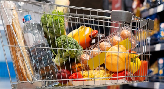 Preço de oito dos 13 itens da cesta básica cai e reduz custo do mantimento em Cuiabá