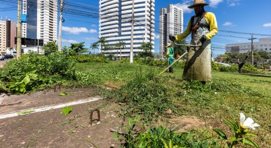 Limpurb faz megaoperação de limpeza em 15km da Miguel Sutil nesta sexta-feira