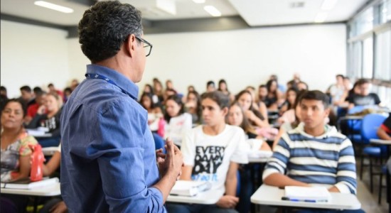 Governo Federal aumenta em 30% teto do Fies para curso de medicina