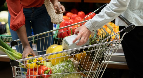 Cuiabanos têm novo alívio no bolso com segunda queda seguida no custo da cesta básica