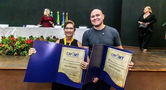 Prefeito de Cuiabá é homenageado com a Comenda do Mérito Farmacêutico pelo CRF-MT