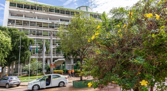 Cuiabá paga salários com aumento para professores e injeta R$ 83 milhões na economia