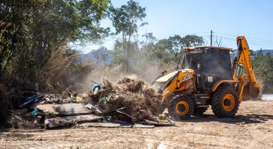 Limpurb retira 127 toneladas de descarte irregular em três bairros de Cuiabá