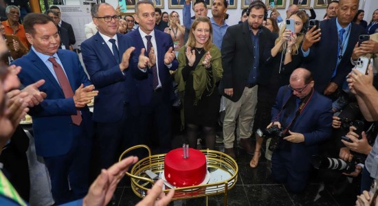 Prefeita e vice-prefeito de Várzea Grande participam de sessão solene na ALMT