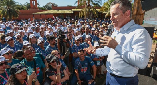 Governador anuncia novo extra por resultado a professores e coordenadores