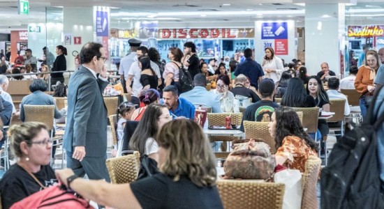 População do Brasil alcança marca de 213,4 milhões de habitantes, divulga IBGE