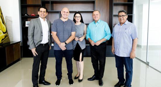 Prefeito, primeira-dama e senador debatem emenda para Casa do Autista