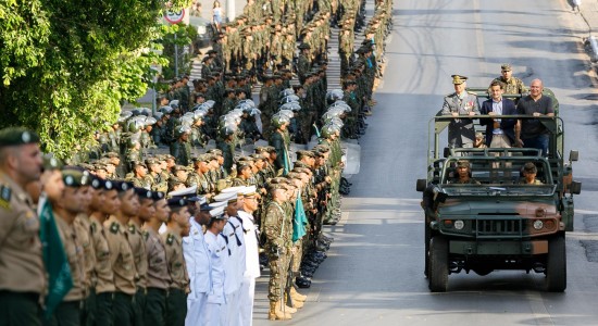 Mais de 8 mil celebram a Independência com desfile cívico-militar em Cuiabá