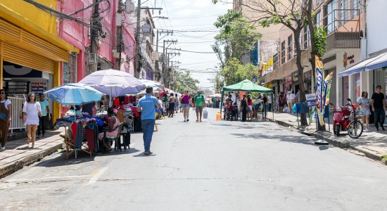 Primeira edição da Feira do Centro movimenta comércio e reúne famílias na 13 de Junho
