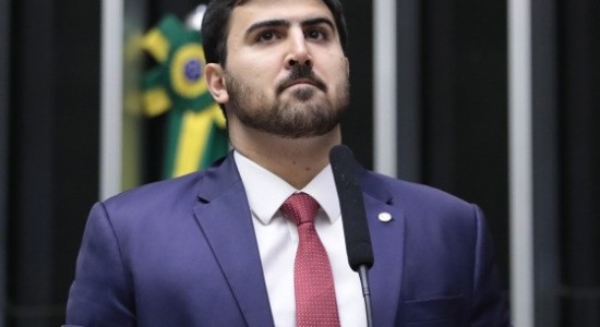 Emanuelzinho vota contra a PEC da Blindagem em Brasília