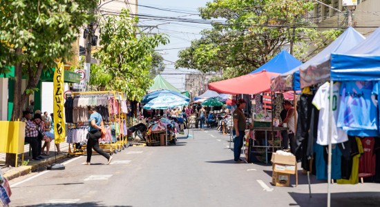 Feira da 13 de Junho agrada público e comerciantes em Cuiabá