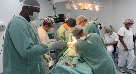 Governo alcança feito inédito e atende todos os pacientes que aguardavam transplante de córnea em MT