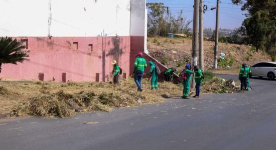 Prefeitura de Várzea Grande intensifica serviços urbanos nesta quarta-feira