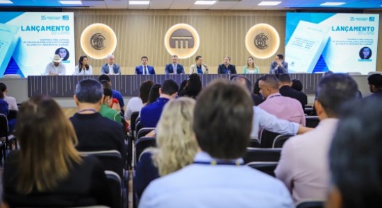 Auditor do TCE-MT lança livro sobre controle não judicial e direito à saúde
