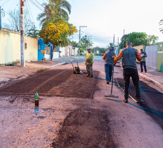 Quatorze bairros recebem operação tapa-buraco em Cuiabá