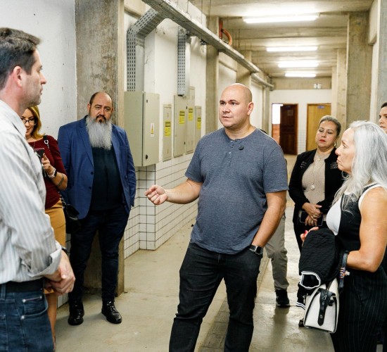 Promotor de Justiça, prefeito, secretários e diretores visitam novo espaço que vai concentrar serviços de saúde