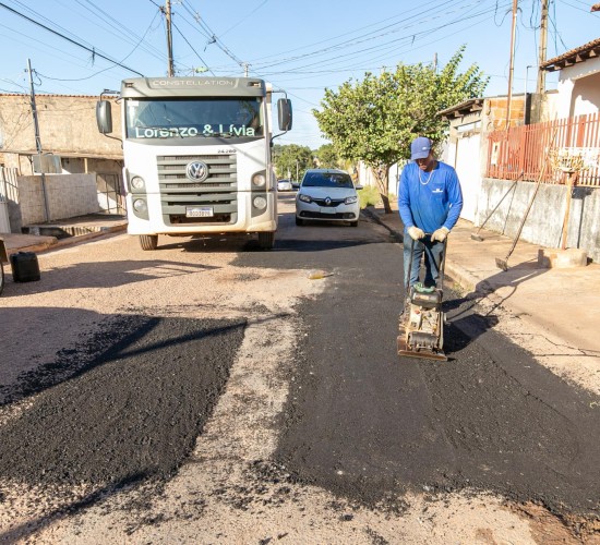 Mais de mil buracos são tampados em dois dias de operação no bairro Tijucal