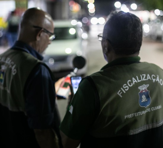 Bares são multados por poluição sonora e mesas na calçada; dois têm atividades suspensas