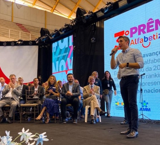 Seduc divulga lista das 100 escolas que serão premiadas por avanço nos índices de alfabetização