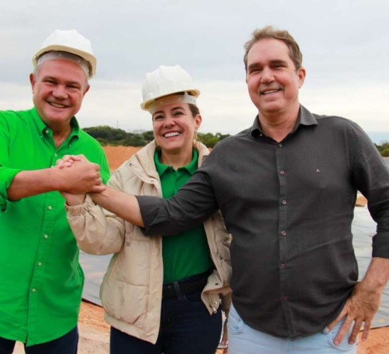 Prefeita Flávia Moretti apresenta obra da ETE ao senador Wellington Fagundes