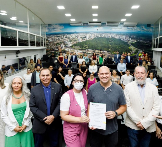 Prefeito Abilio Brunini sanciona lei e debate fissuras palatinas em audiência pública na Câmara