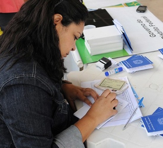 Desemprego no Brasil recua a 6,2%, o menor da série histórica iniciada em 2012