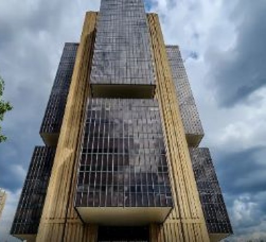 Juros do cartão de crédito sobem a 449,9% ao ano