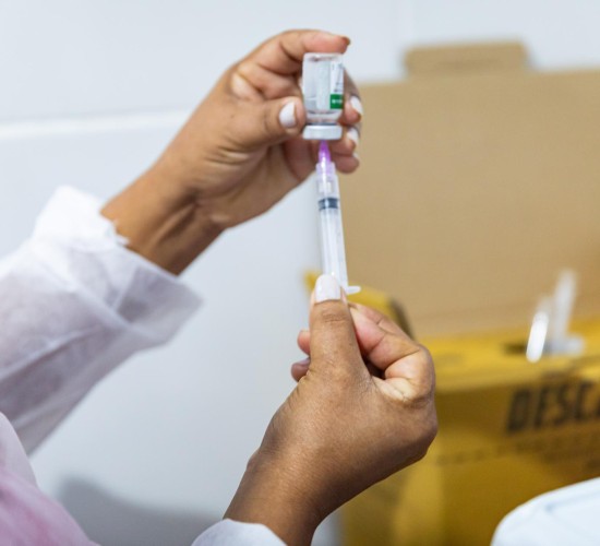 Cuiabá abre vacinação para toda população com 54 mil doses contra gripe em estoque